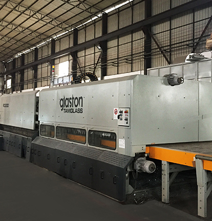 展柜廠鋼化玻璃區